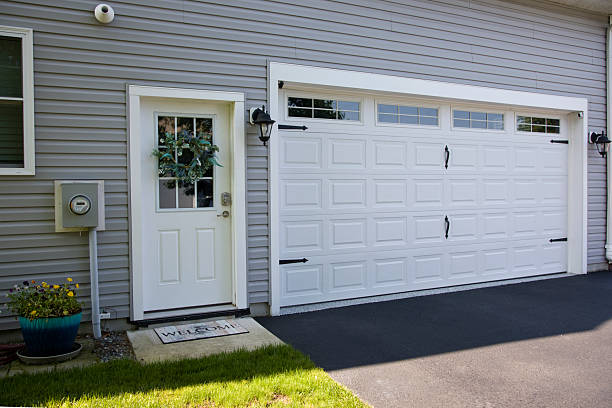 24/7 Emergency Garage Door Panel Replacement experts in Woodville, MS